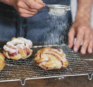 Zusätzliches Bild zu Cranberry Hefeknöpfe